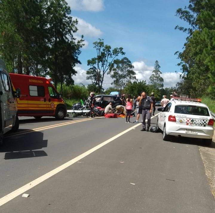 Homem morre após colisão entre moto de luxo e carro na SP-360