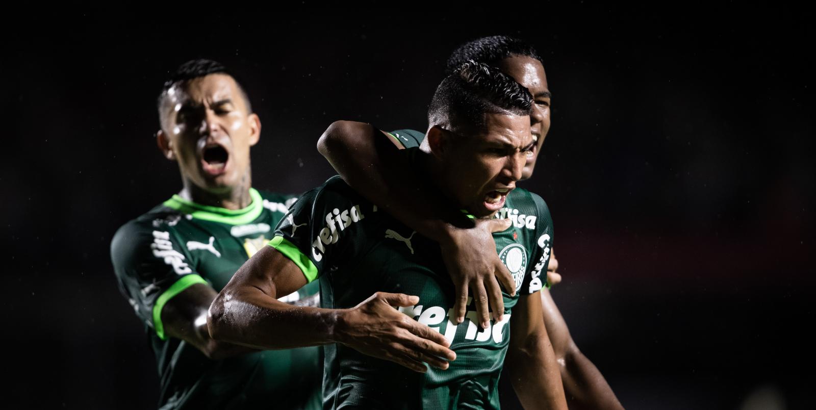 Palmeiras vence clássico contra o Santos no Morumbi e segue líder isolado
