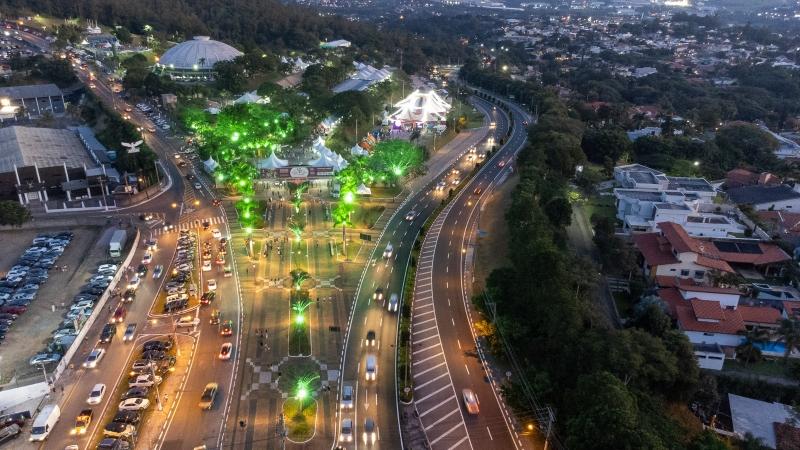 Abertura da Festa da Uva é marcada por emoção e resgate das tradições vinhedenses