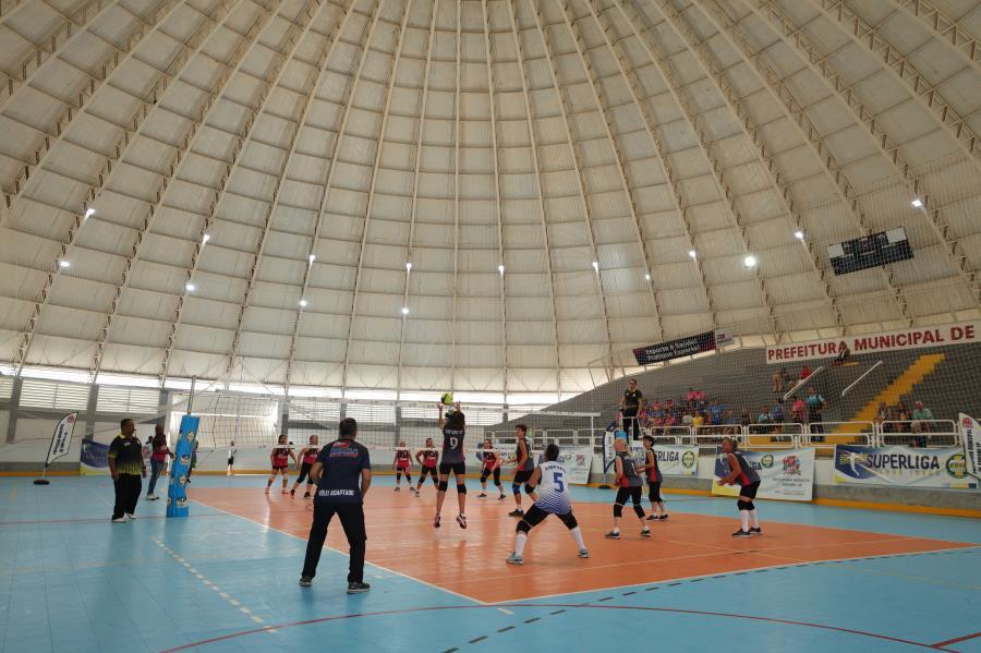 Amparo sedia jogos da Superliga da Melhor Idade de Voleibol Adaptado