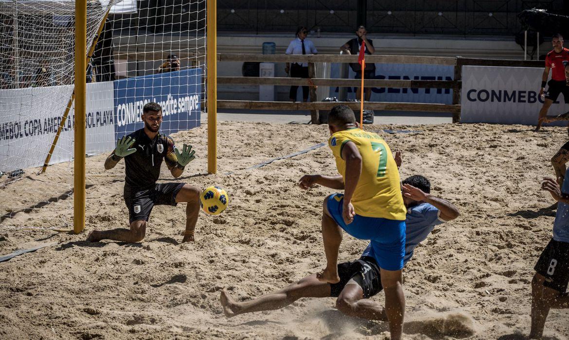 Brasil bate Uruguai na estreia da Copa América de beach soccer