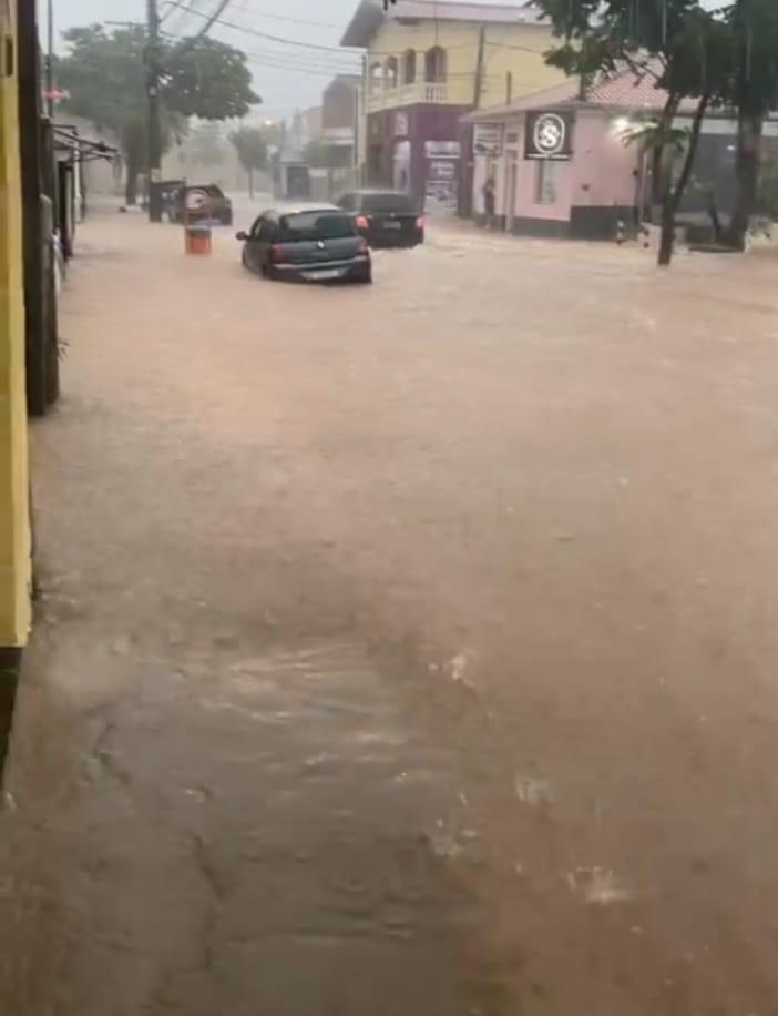 Chuvas intensas causam alagamentos e prejuízos em Itatiba