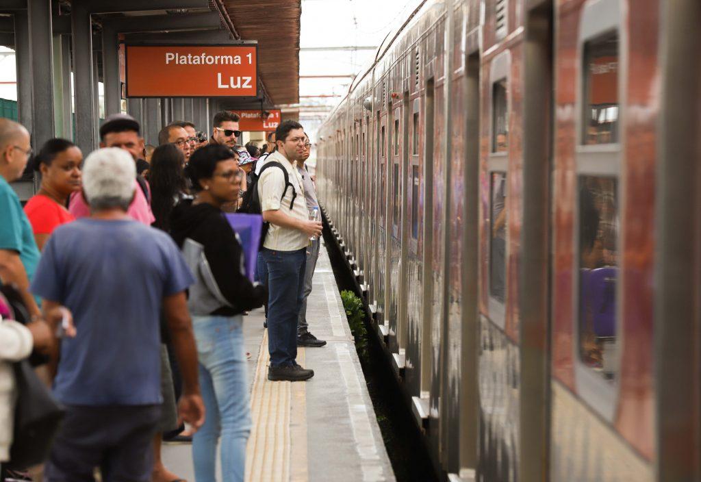 Governo de São Paulo retira obrigatoriedade do uso de máscara no transporte público