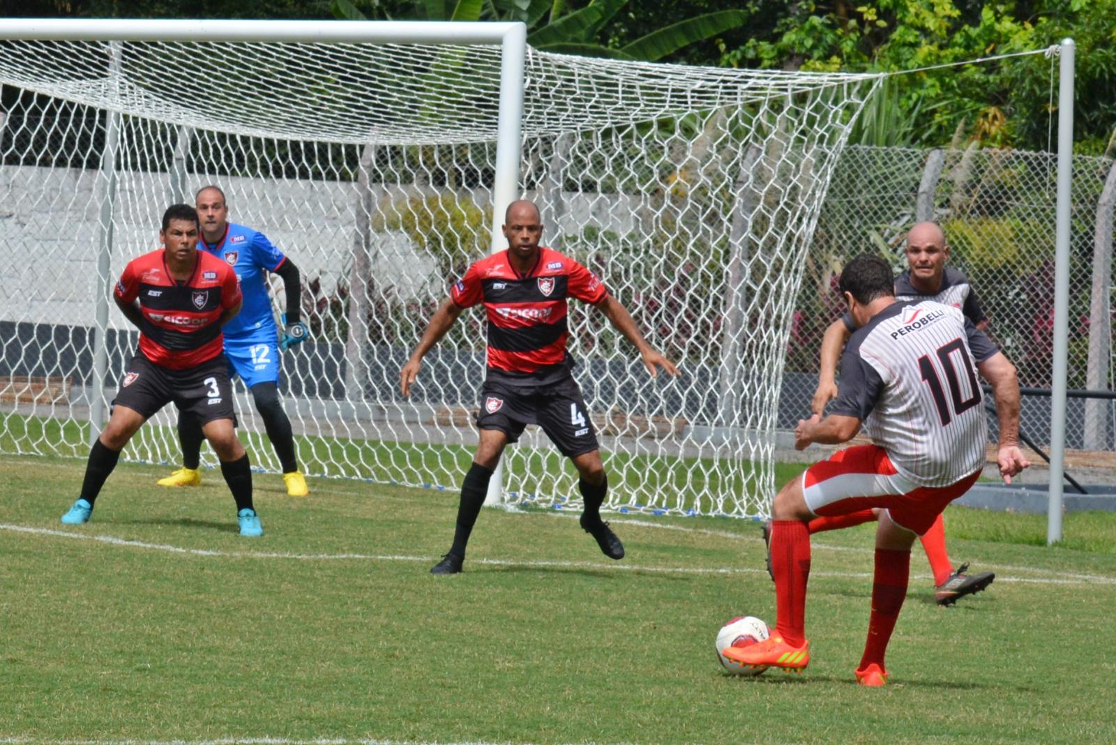 Itatiba e Santa Fé defendem a liderança da Copa de Veterano