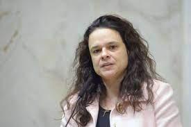 Janaina Paschoal encerra mandato na mira de esquerda e direita, mas não se aposenta