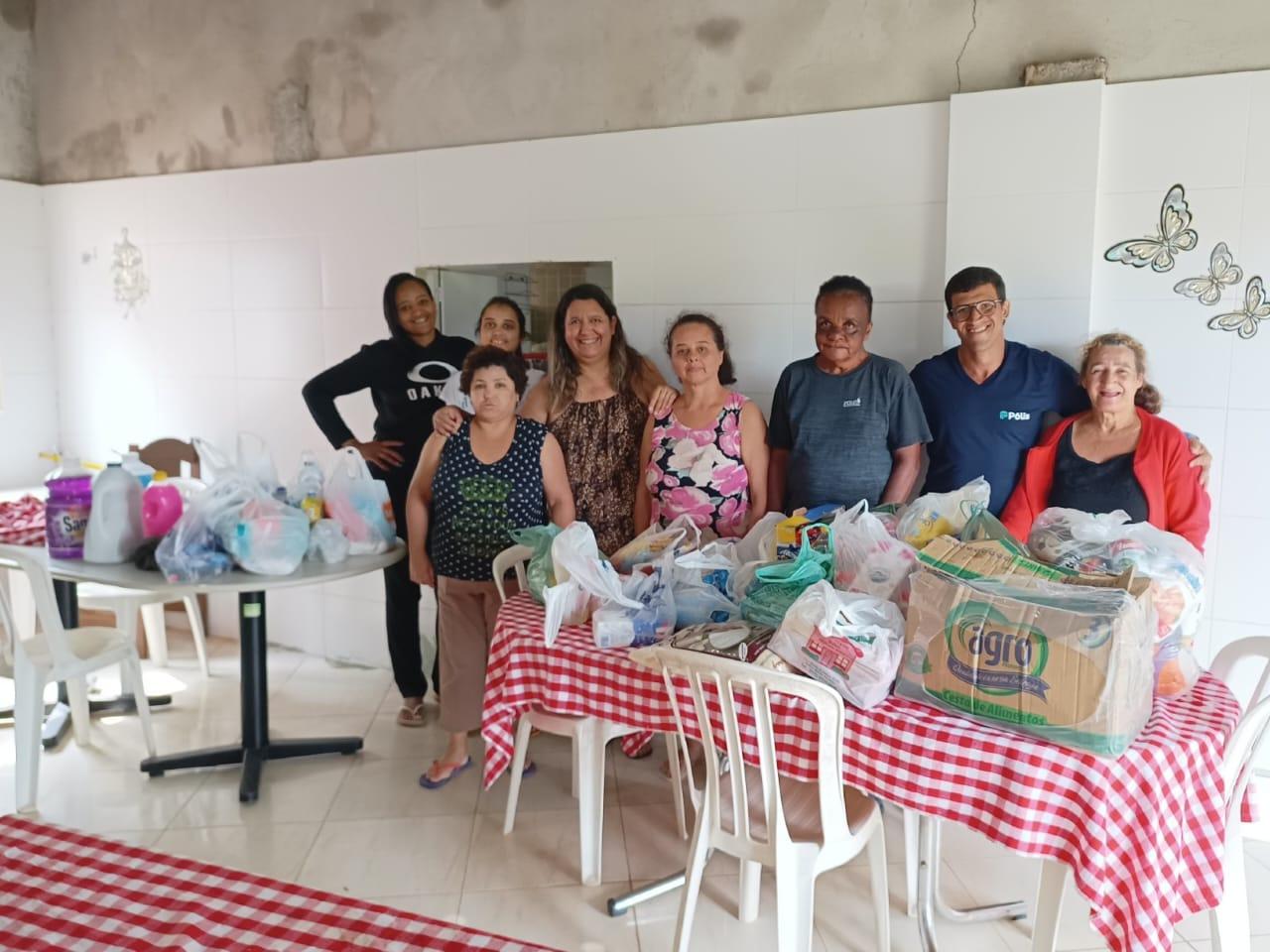 Junior Fortunato cumpre treino de seis horas e entrega alimentos à casa assistencial