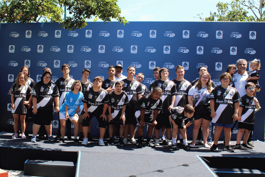 Parque D. Pedro Shopping entrega novos uniformes para equipe de Futsal Down