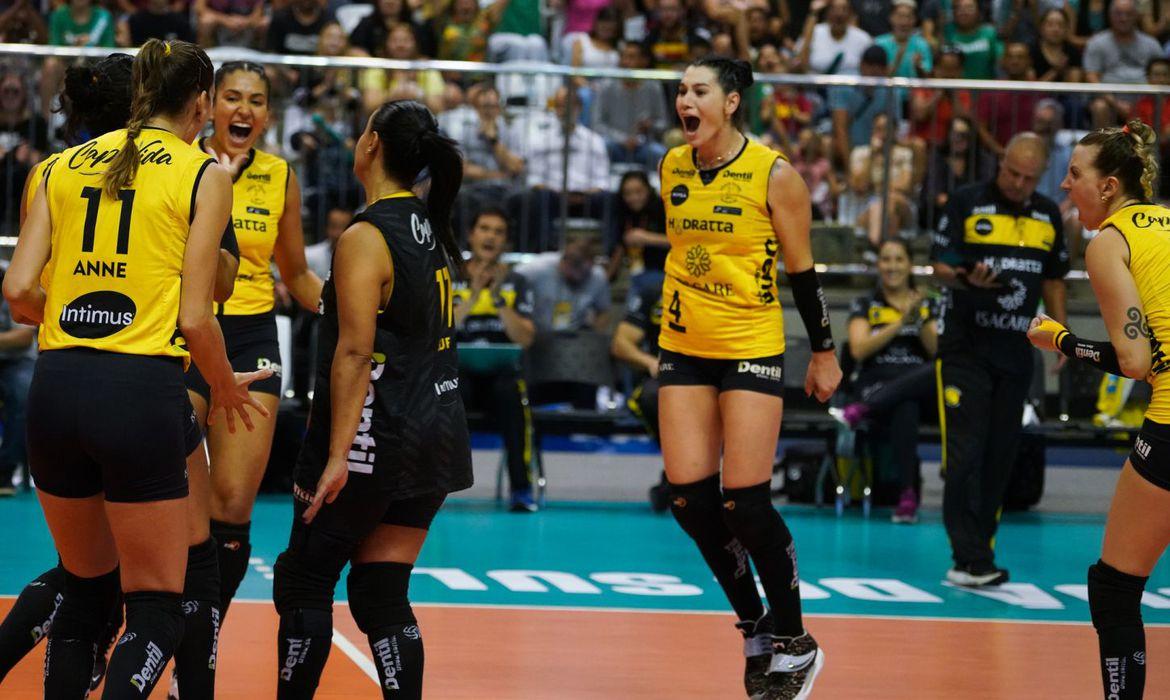 Praia Clube e Minas disputam final da Copa Brasil de vôlei feminino