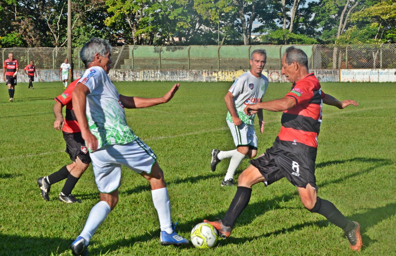 São João e Itatiba empatam e alviverde se isola na liderança do Máster Premium