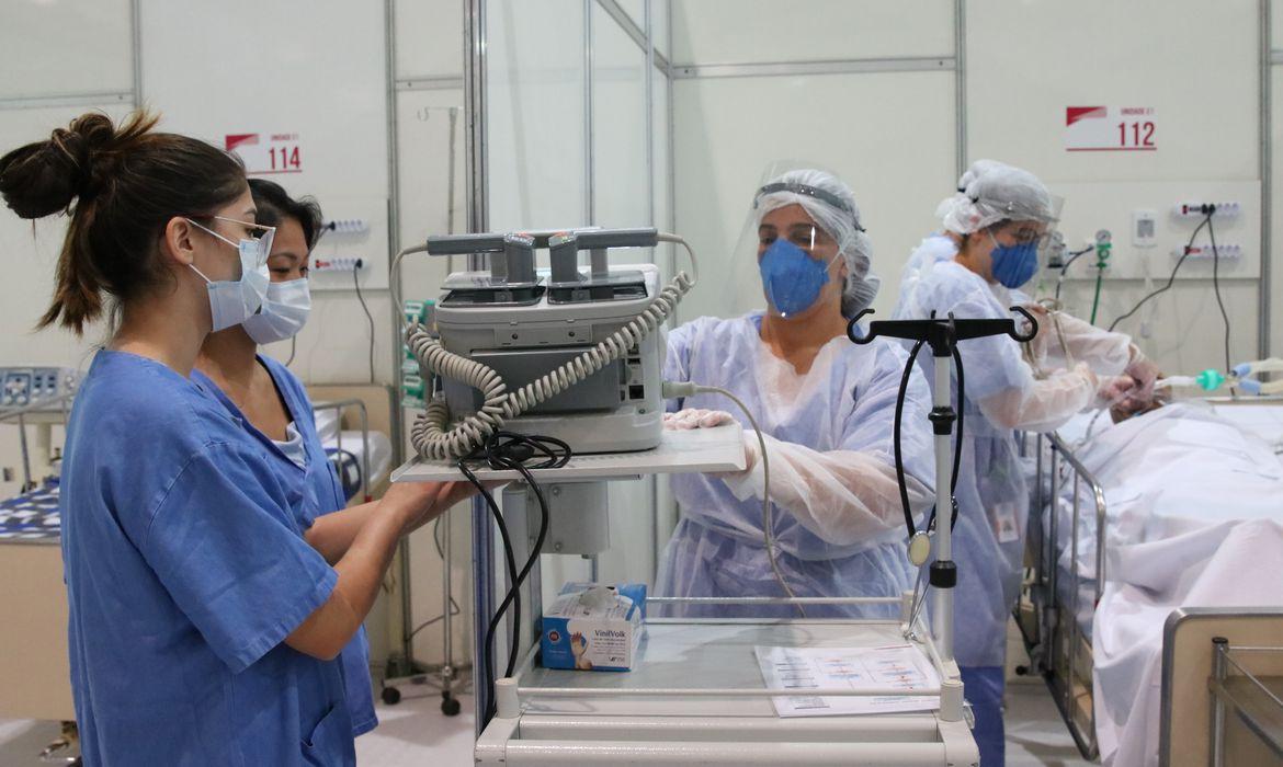 Três anos depois, profissionais de saúde ainda sentem peso da pandemia