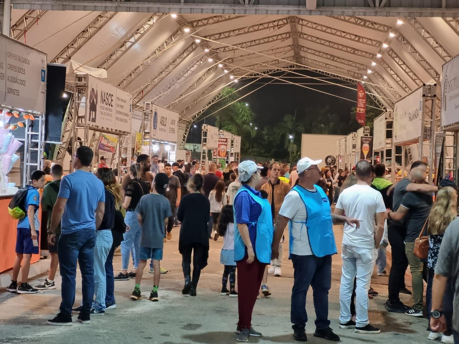 Festa do Caqui: Atrações musicais agitam fim de semana no parque