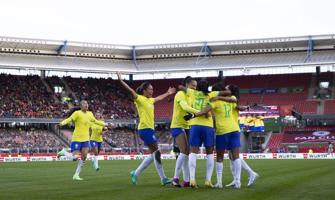 Futebol feminino: Brasil bate Alemanha em último teste antes da Copa
