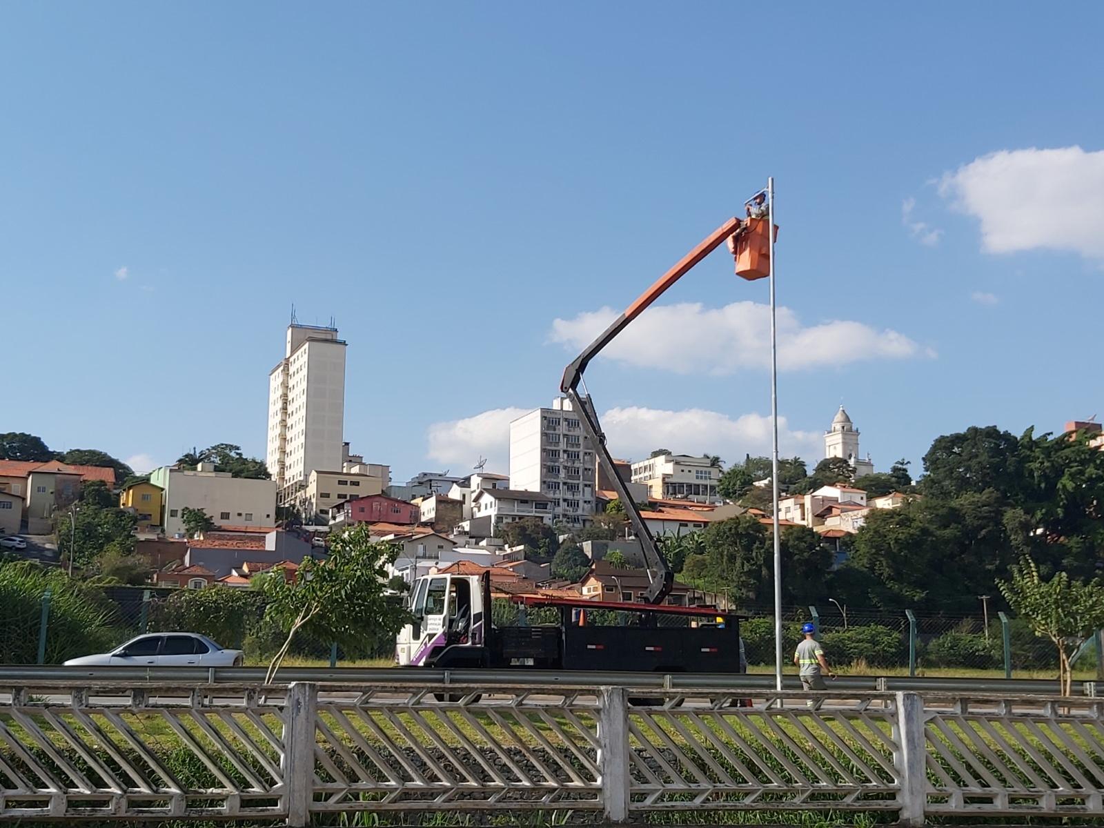 Ilumina Itatiba inicia instalação de LEDs nos postes da cidade