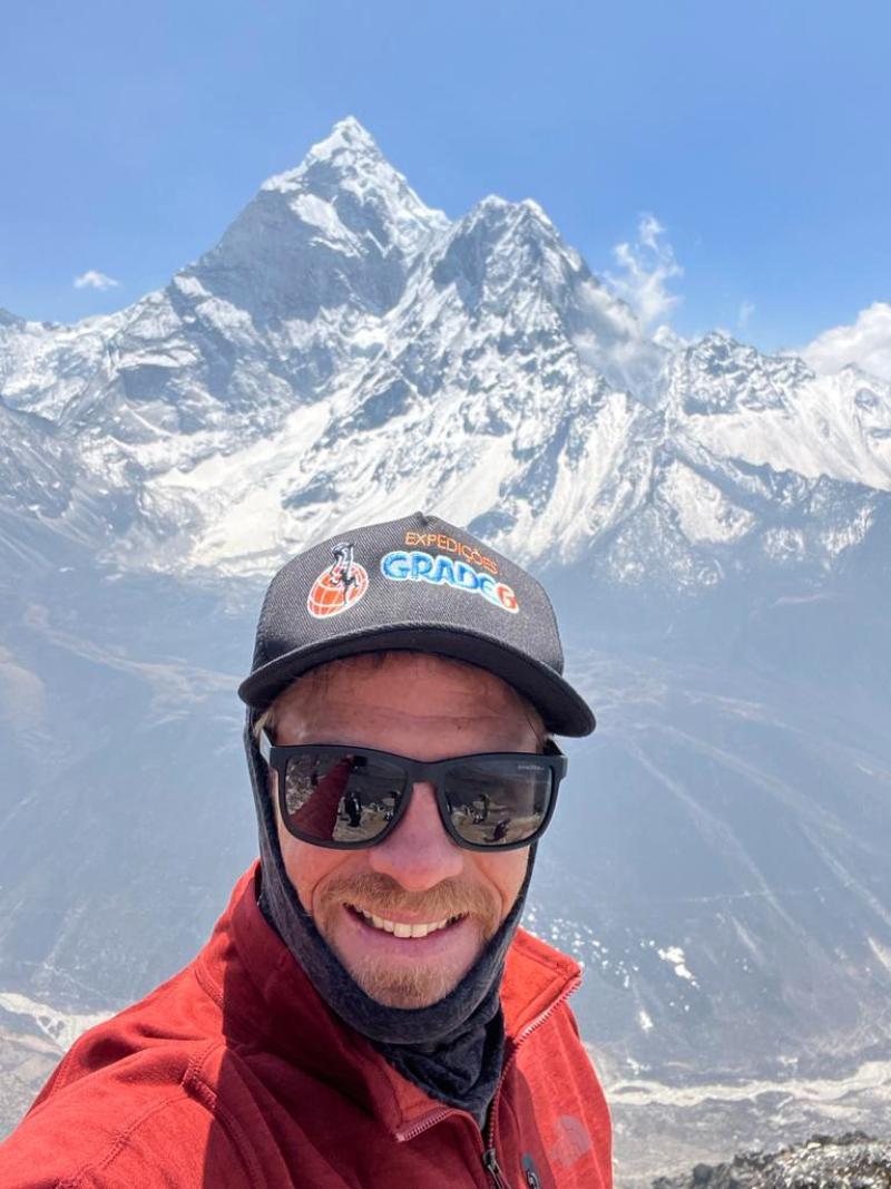 Montanhista de Campinas está no Himalaia para bater o recorde de cumes do Everest