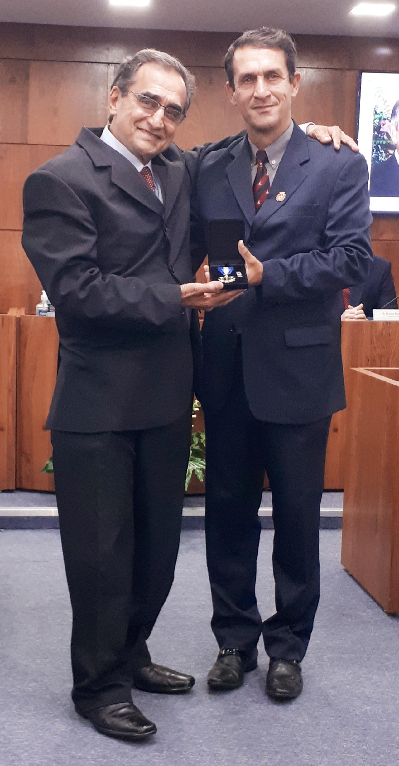 Câmara Municipal homenageia profissionais da Saúde em sessão solene
