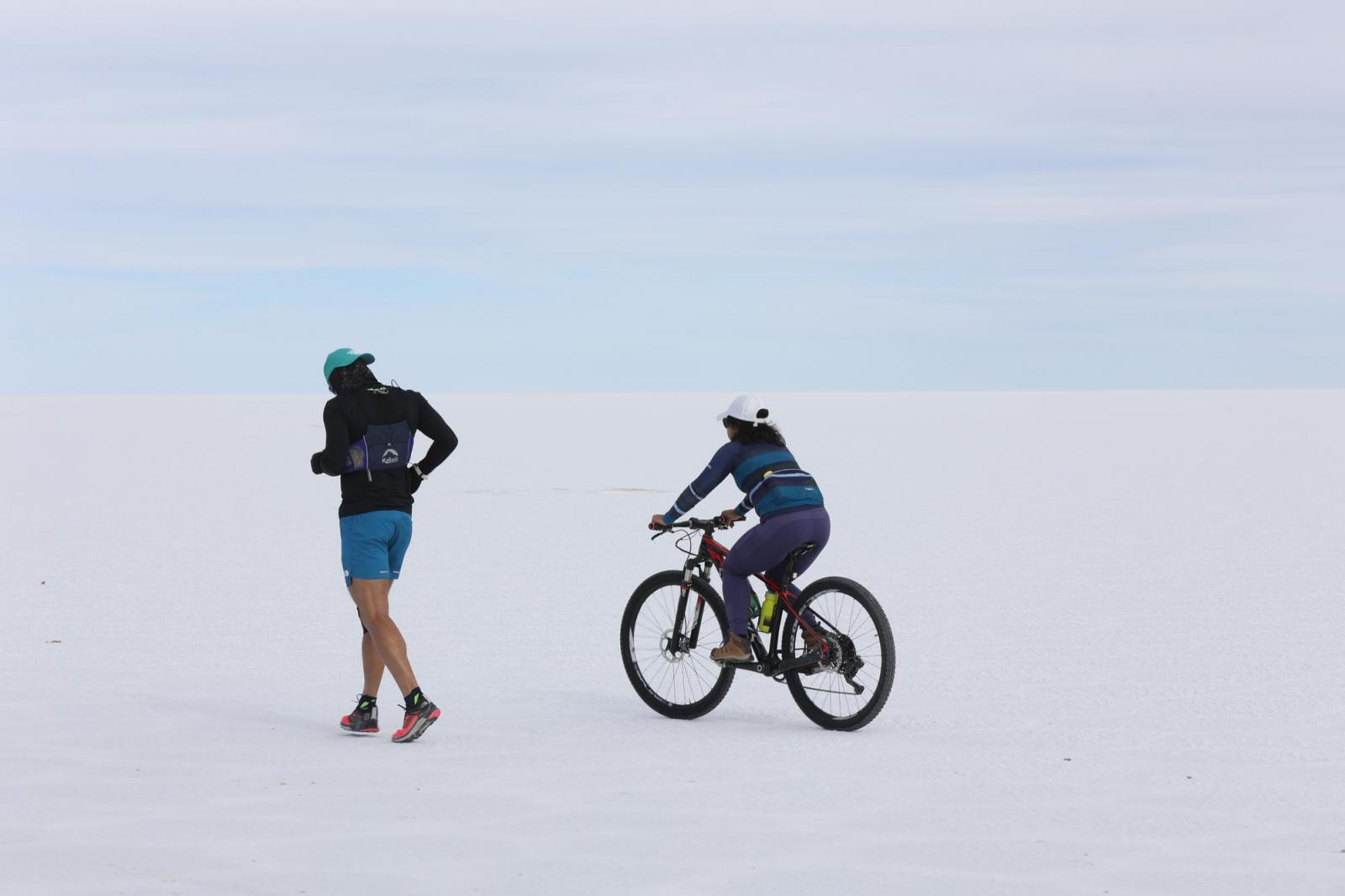 Atletismo: Brasileiro bate recorde mundial na Travessia Salar Uyuni, na Bolívia