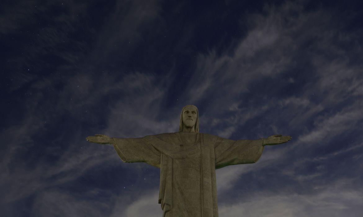 Cristo Redentor apaga luzes por uma hora em solidariedade a Vini Jr.