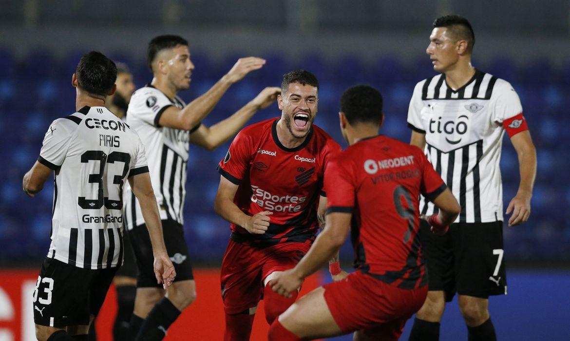 Libertadores: Athletico bate Libertad para manter liderança do Grupo G