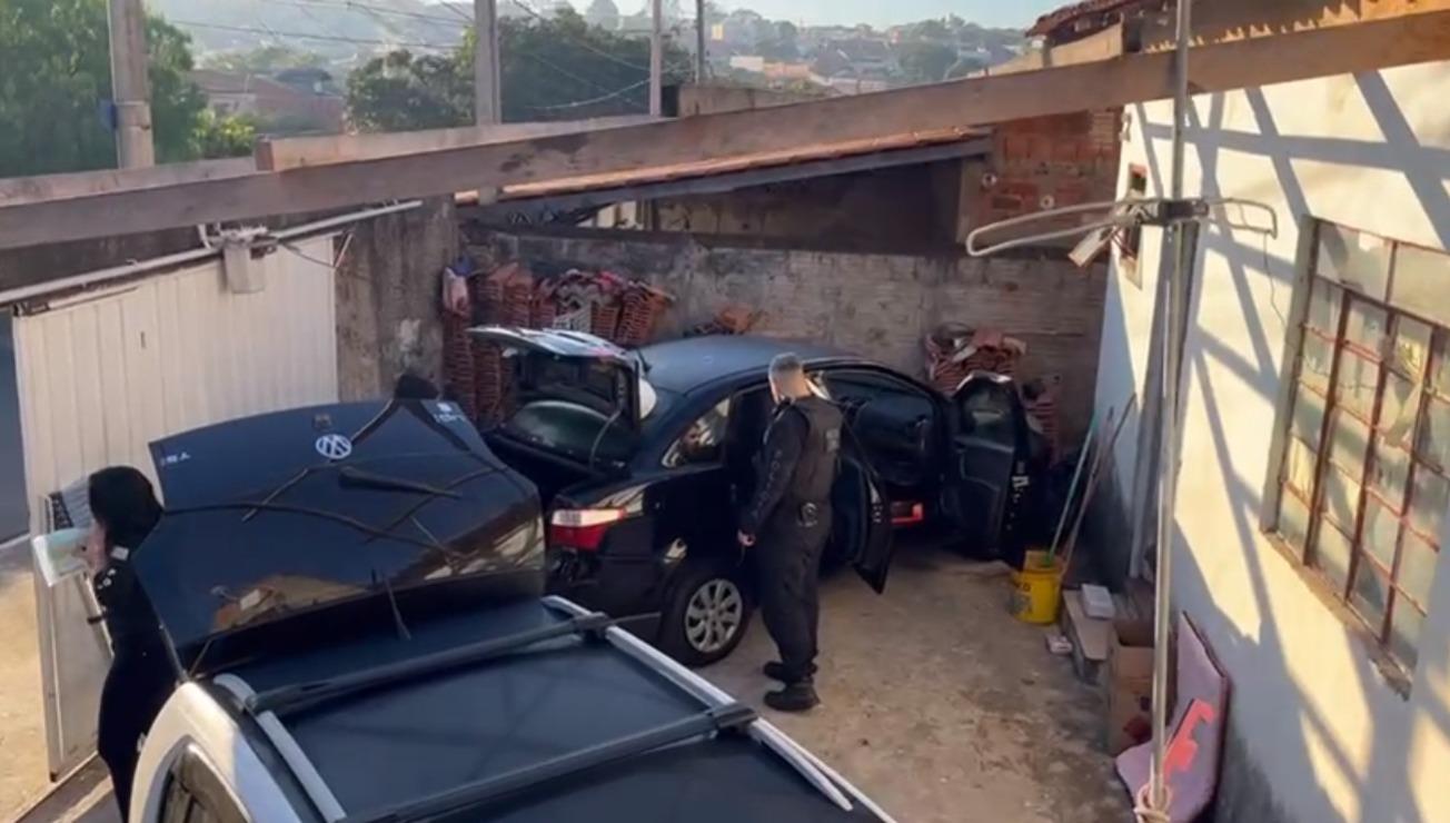 Polícia faz operação contra quadrilha especializada em furtos de veículos de luxo