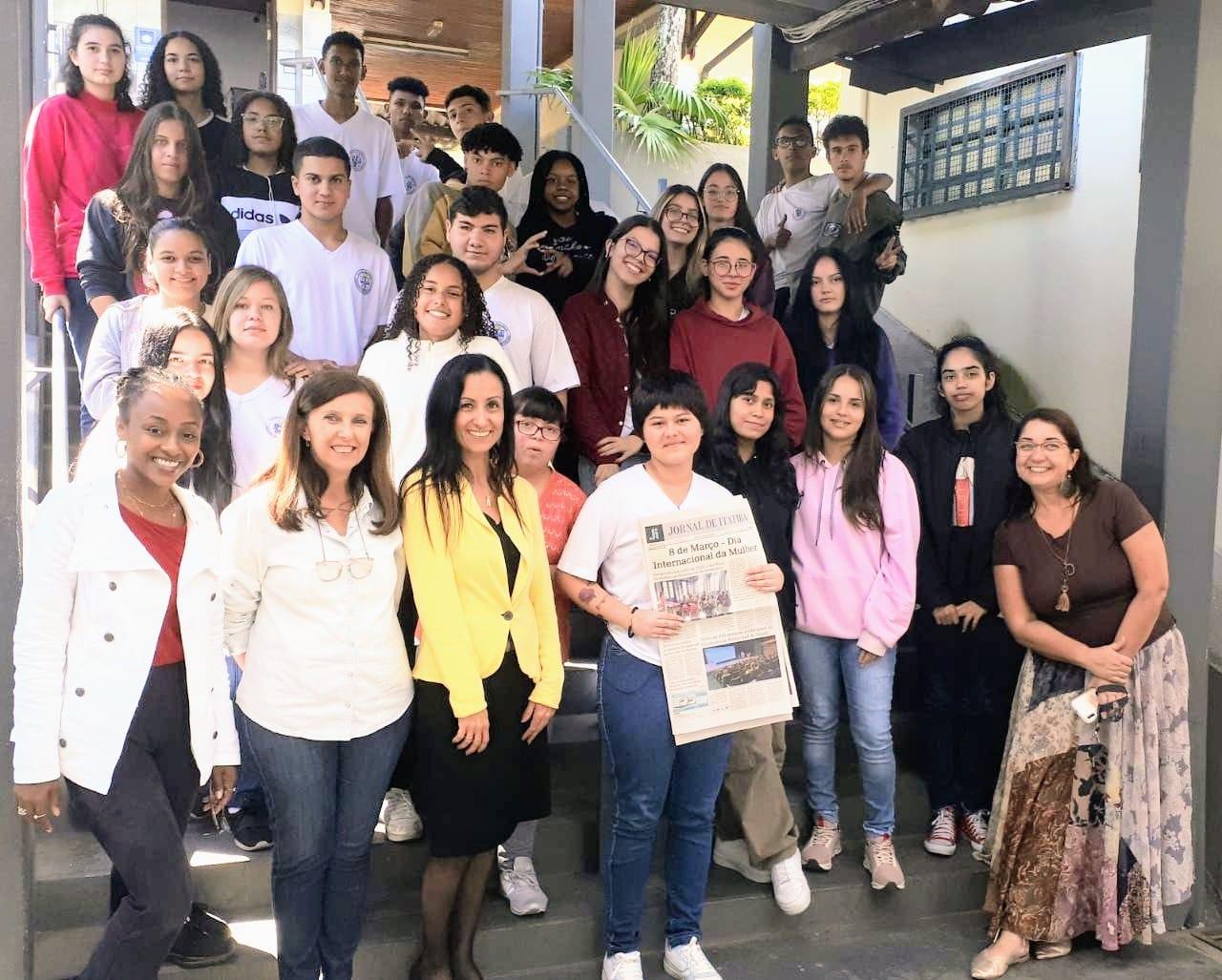 Projeto 'Conhecendo Profissões' recebe  o JI na Escola Estadual Oscarlina de Araújo Oliveira
