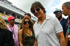 Shakira é vista com Tom Cruise em corrida de Fórmula 1 e fãs torcem por novo casal