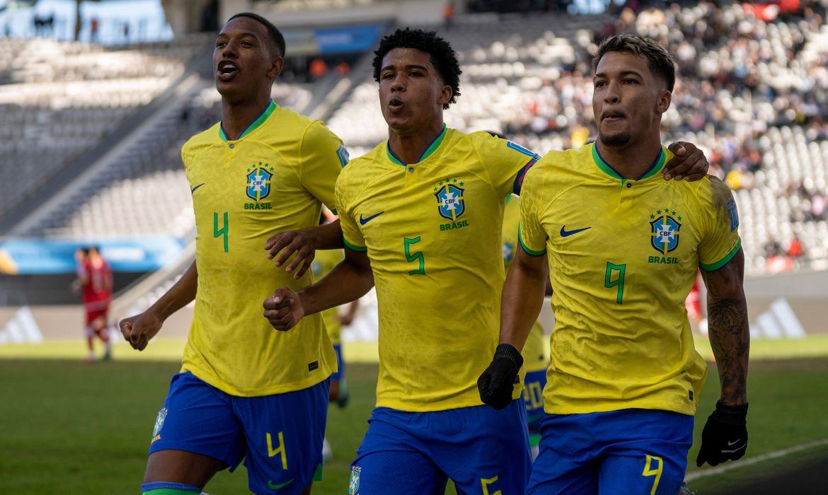 Brasil aplica 4 a 1 na Tunísia e avança às quartas do Mundial Sub-20