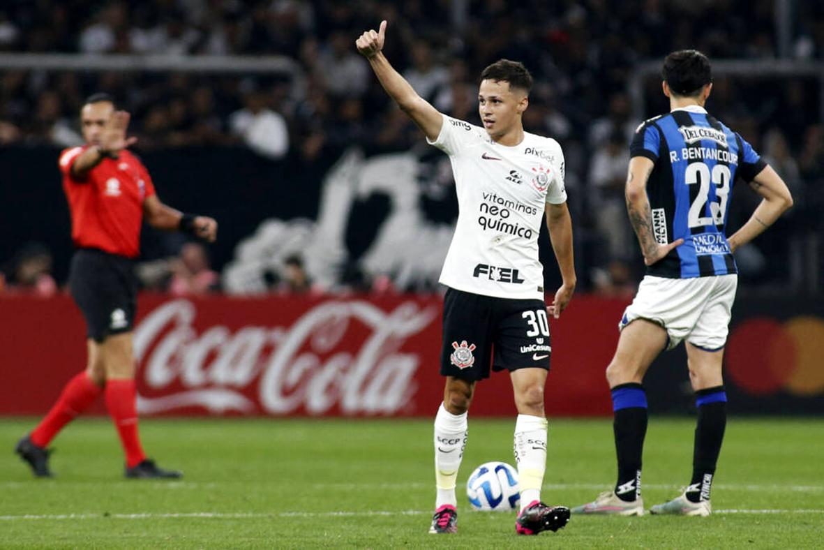 Com reservas, Corinthians vence Liverpool e se classifica para a Sulamericana