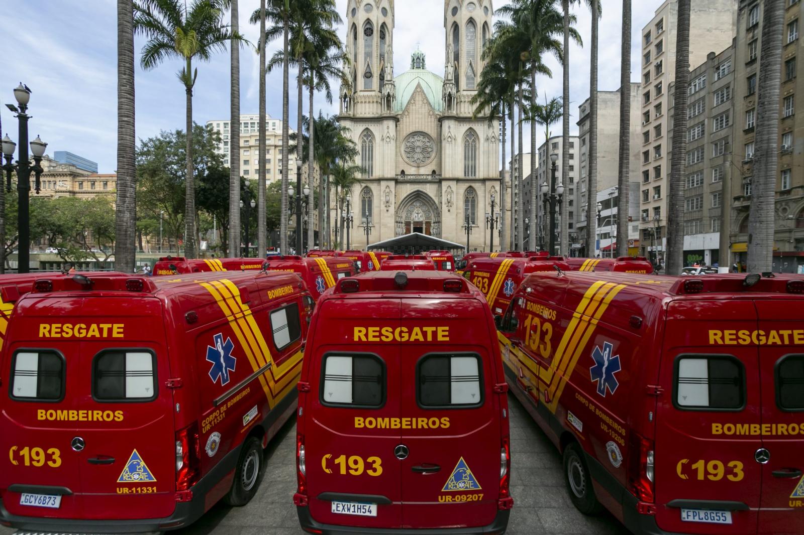 Corpo de Bombeiros recebe 48 novos veículos para atendimento de acidentes e emergências
