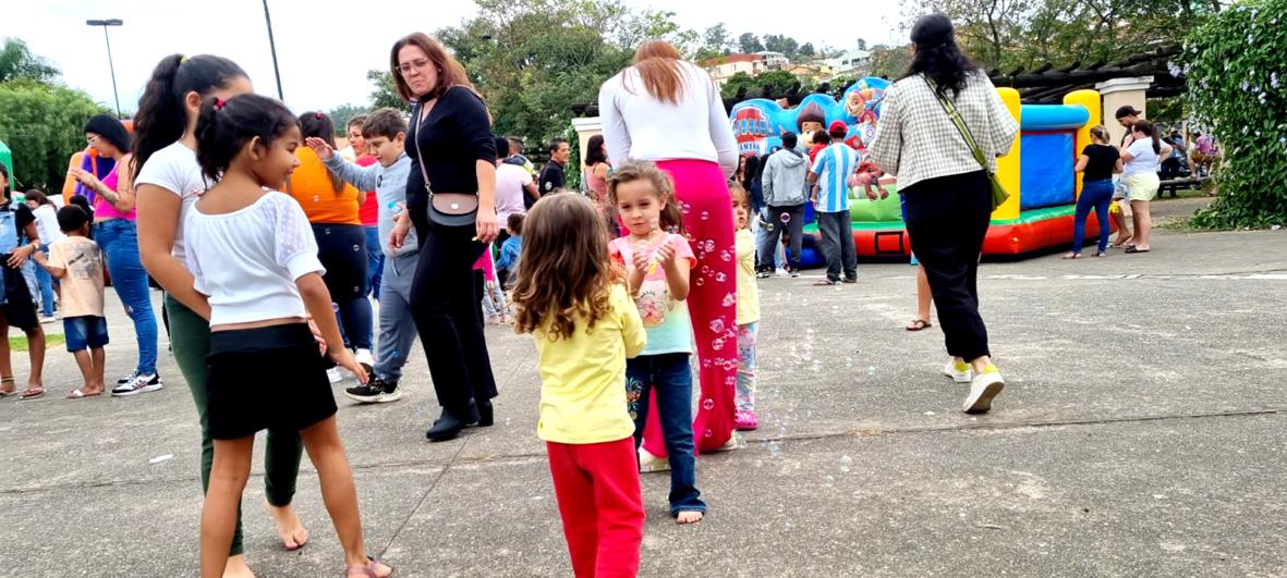 ‘Dia do Brincar’ recebe cerca de 400 crianças na Praça dos Italianos
