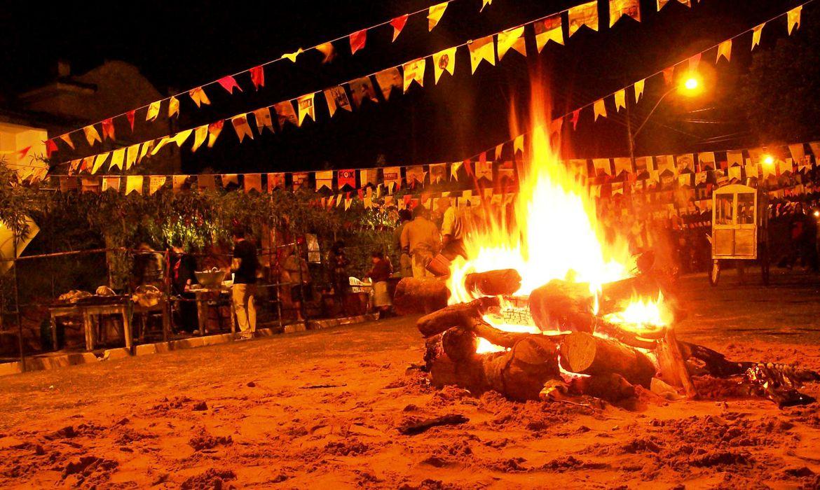 Em tempo de festas juninas, campanha alerta sobre risco de queimaduras