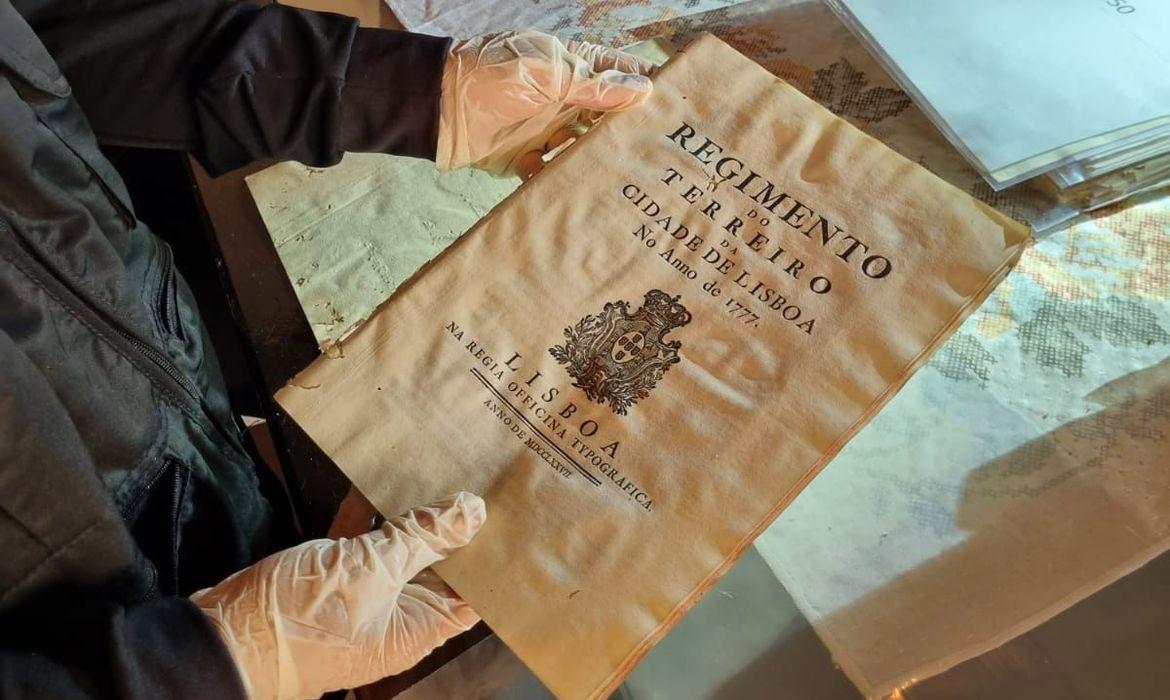 MP encontra documentos históricos em casa de negociante de artes