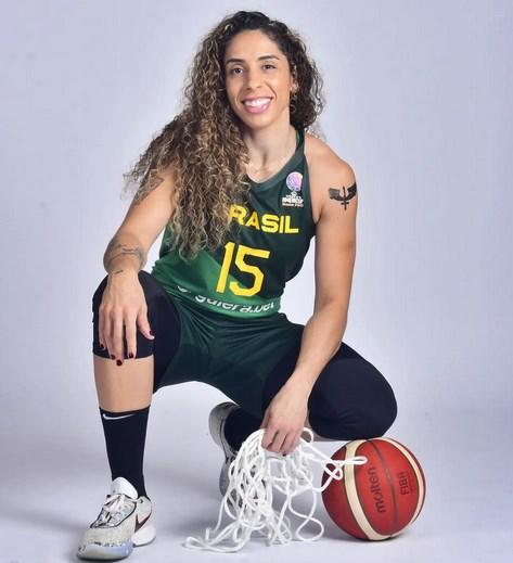 Aline Moura comemora a conquista brasileira invicta na AmeriCup 2023