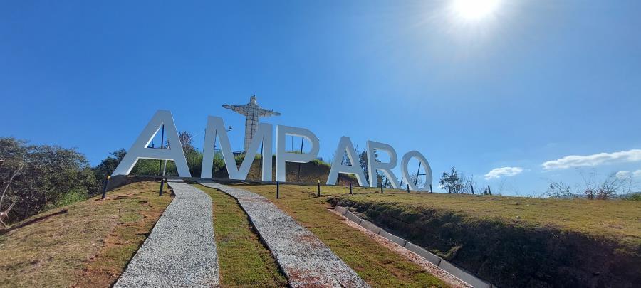 Amparo irá inaugurar o Letreiro do Cristo e trará shows para o evento