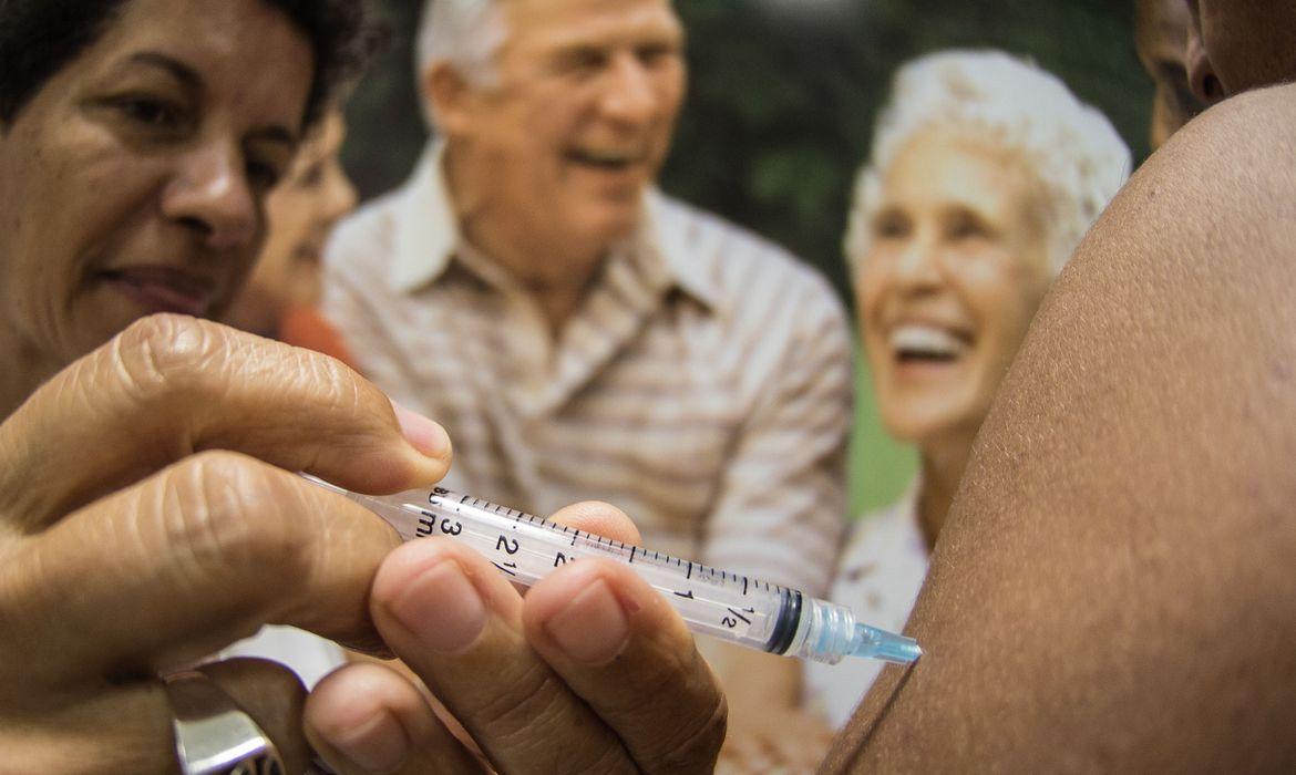 Cobertura vacinal contra gripe em São Paulo está em 44,5%; meta é 90%