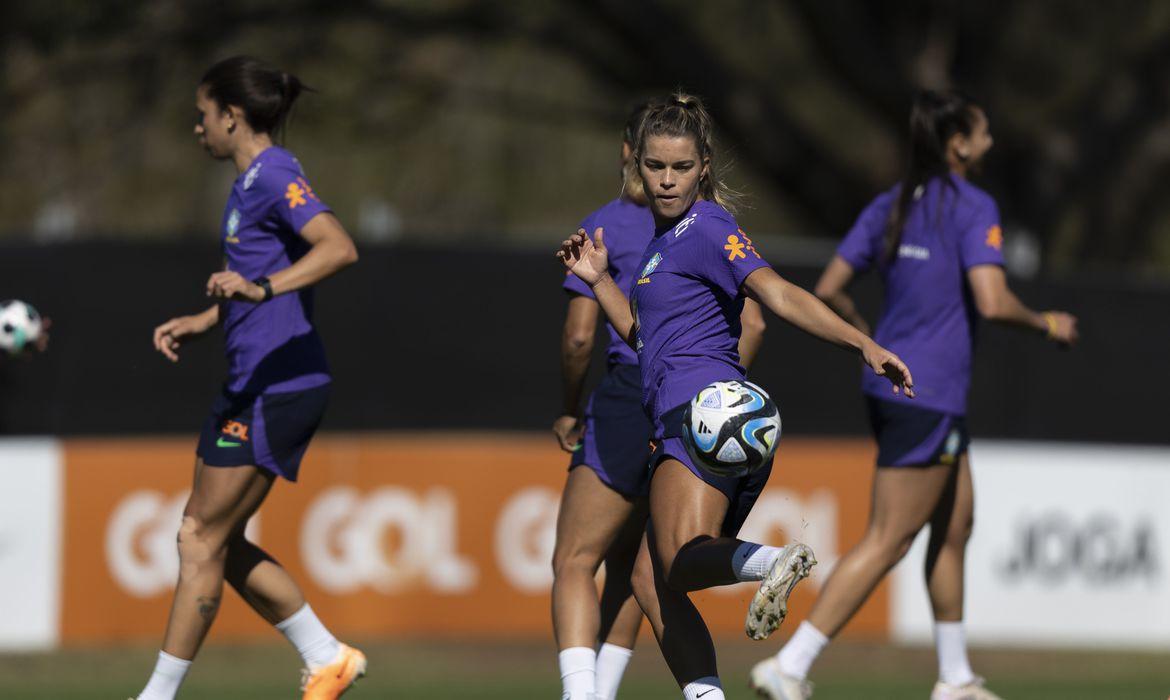 Expediente será flexibilizado em jogos da seleção feminina de futebol