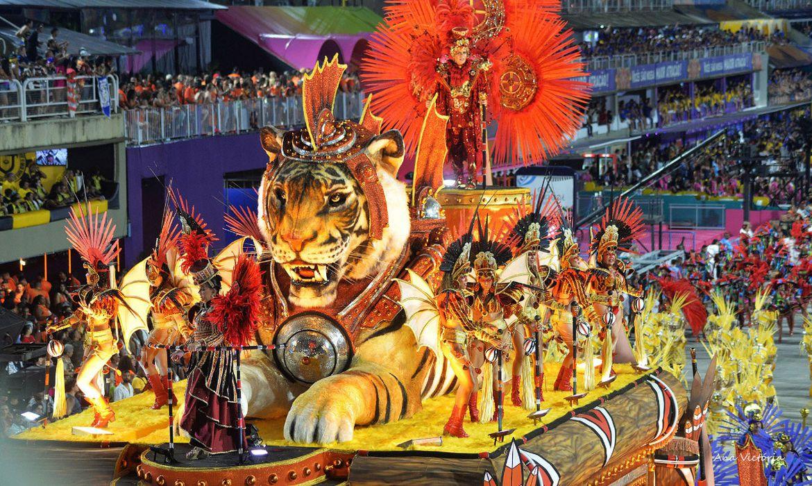 Livros inspiram enredos de escolas de samba do Rio no carnaval de 2024