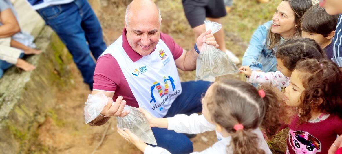 Ação ambiental no Parque das Estâncias realiza a soltura de 3,5 mil alevinos