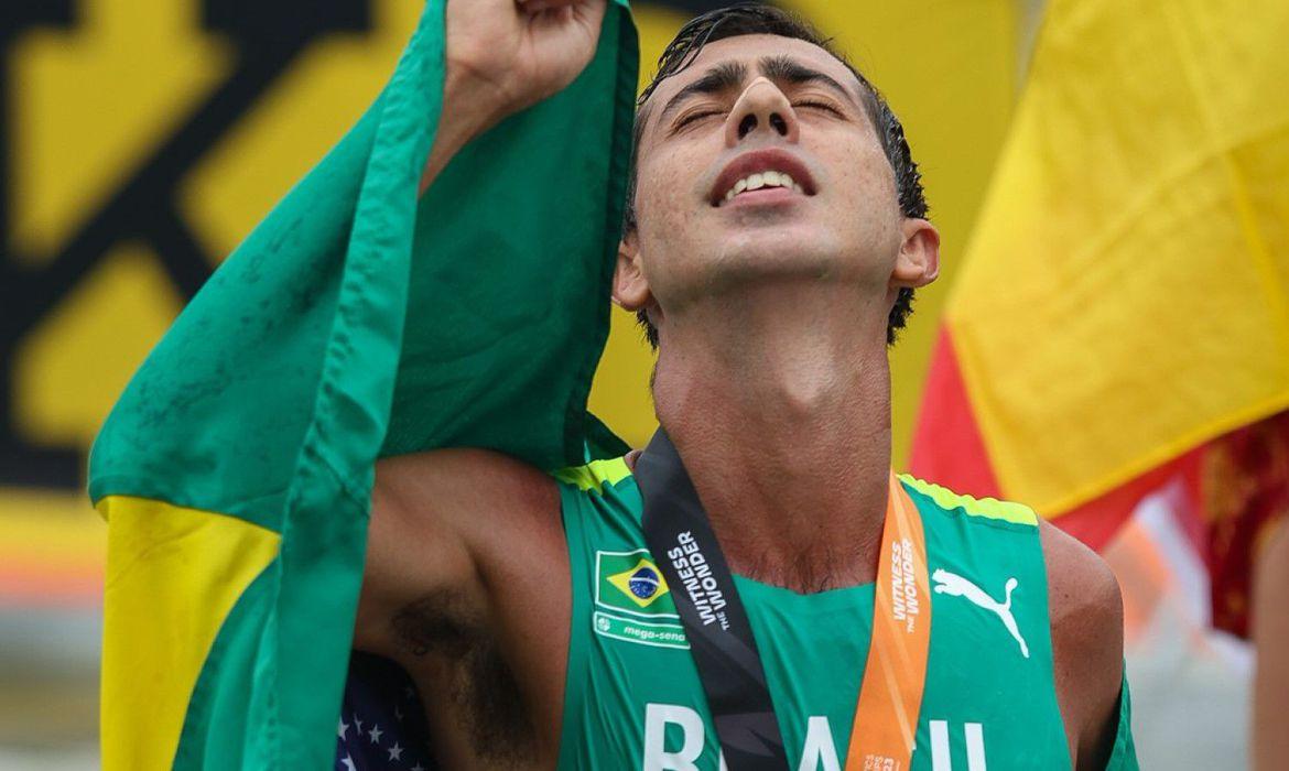 Brasil abre Mundial de atletismo com bronze de Caio Bonfim na marcha