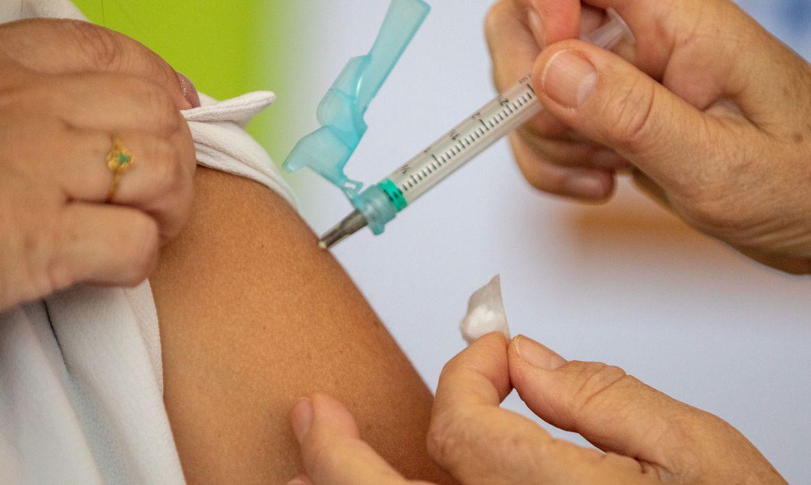 Brasil atinge em 2021 menor cobertura vacinal em 20 anos