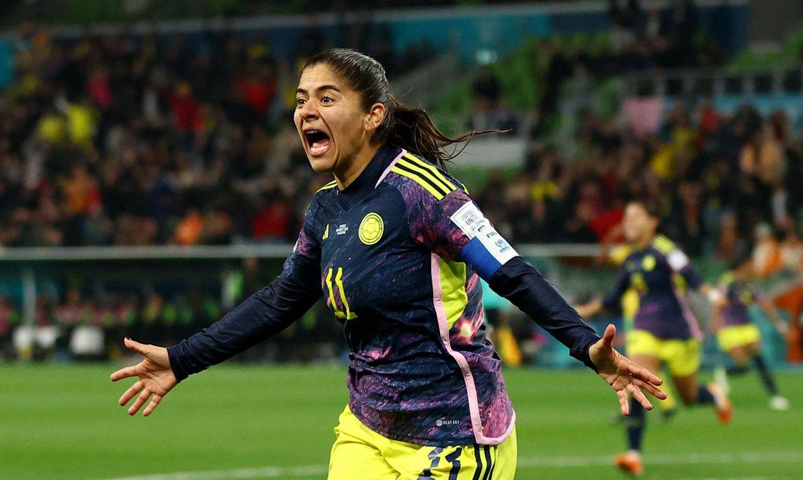 Colômbia vence para chegar às quartas pela primeira vez na história