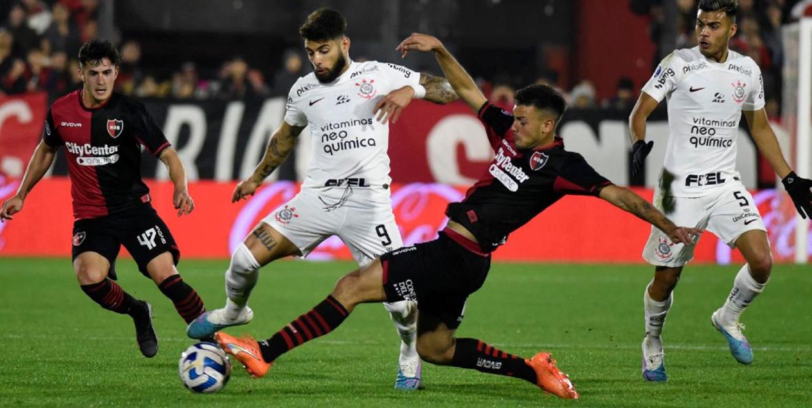 Corinthians empata na Argentina e garante vaga nas quartas de finais