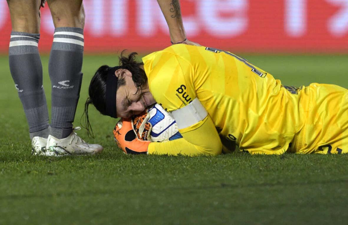  Em noite de Cássio e trave, Corinthians avança às semifinais nos pênaltis