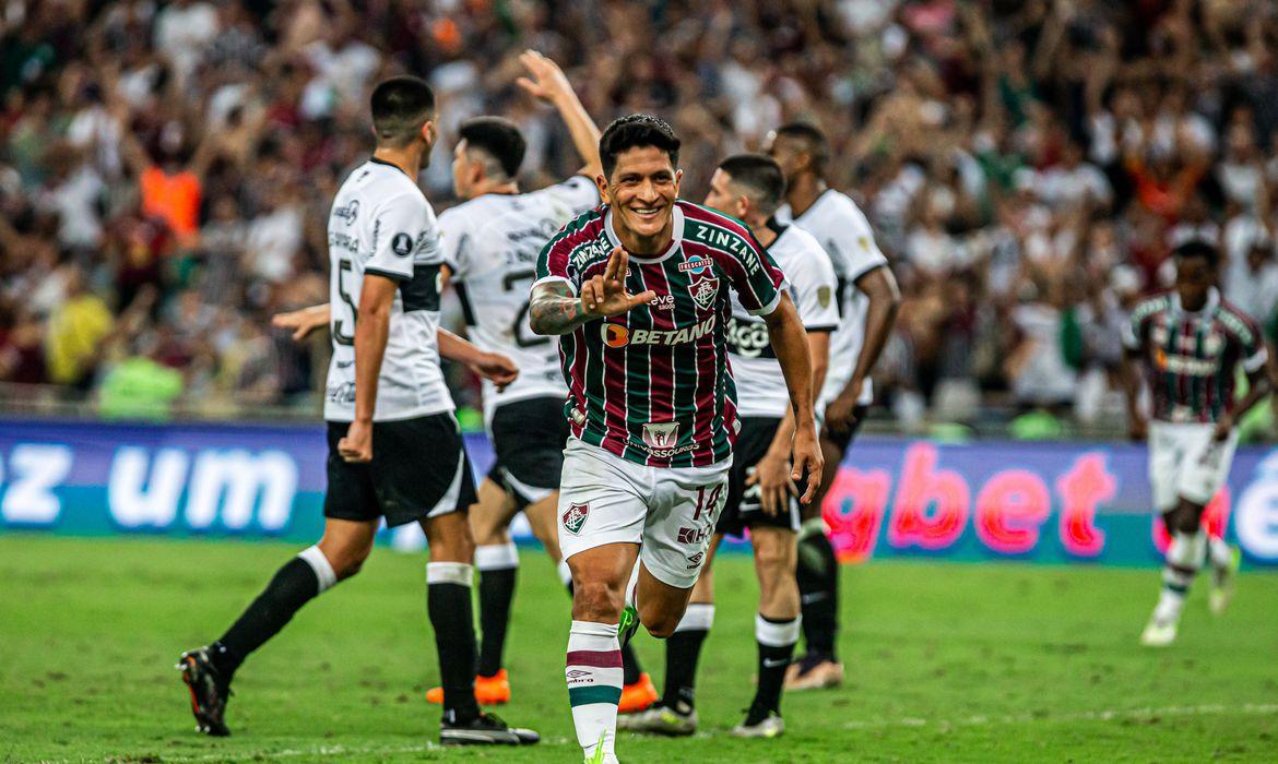 Fluminense joga bem e derrota o Olímpia por 2 a 0 no Maracanã