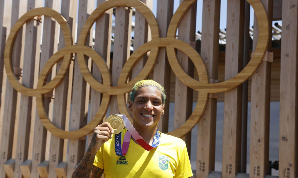 Por bi olímpico, Ana Marcela Cunha se desafia com mudança para Itália