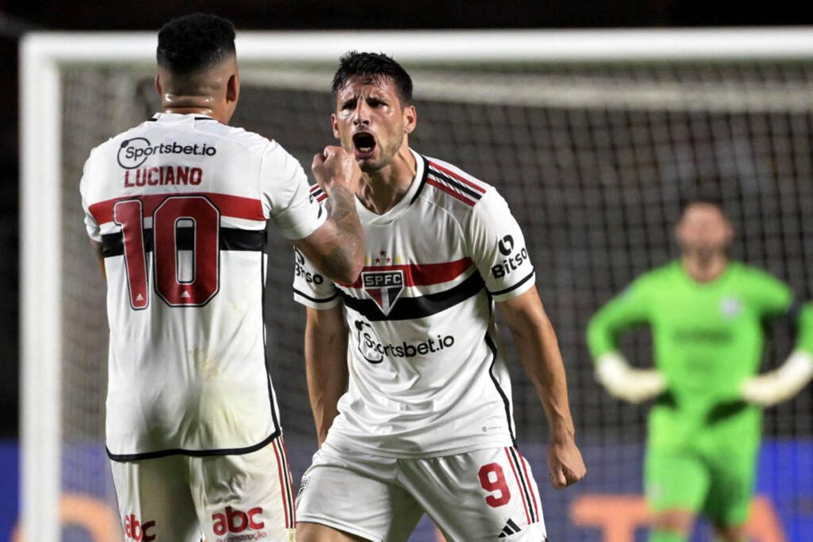 São Paulo mostra força, vence o San Lorenzo e confirma classificação