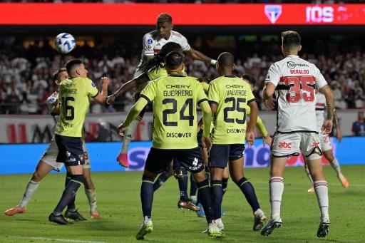 São Paulo perde nos pênaltis e está eliminado da Copa Sul-Americana