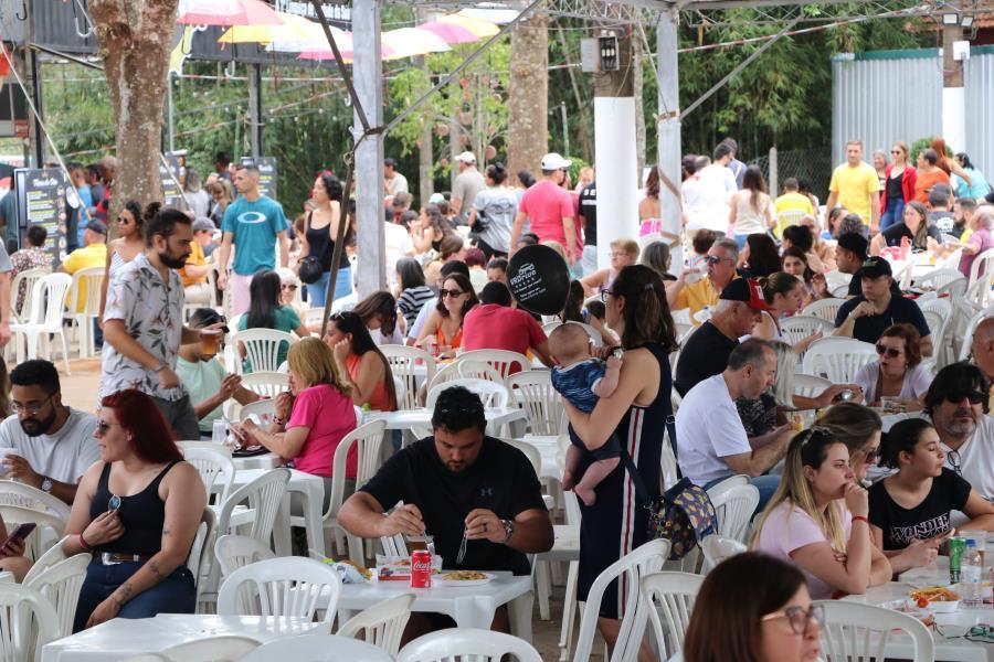 Abertura do 11º Festival da Linguiça de Bragança Paulista movimenta cidade e atrai centenas de turistas