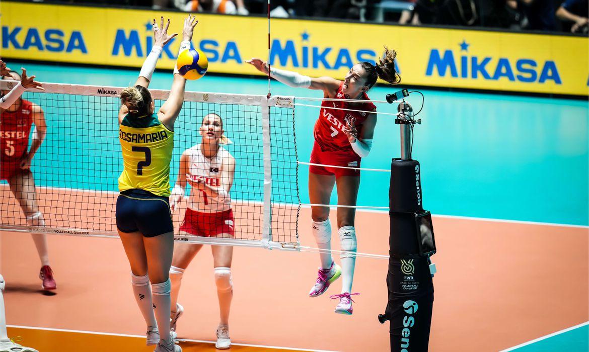 Brasil perde para Turquia no Pré-Olímpico de vôlei feminino