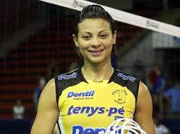 Ex-jogadora de vôlei Walewska Oliveira, medalhista olímpica, morre aos 43 anos em SP