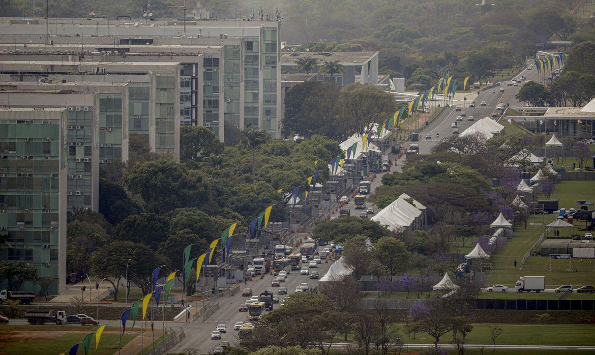 Expediente na Esplanada dos Ministérios termina às 17h na quarta-feira